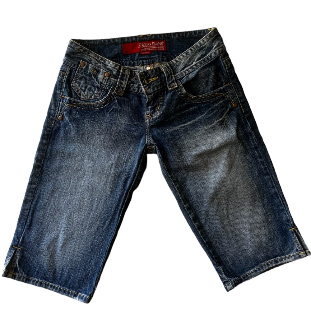 GUESS brand low waisted vintage jorts! fits as a size 0-1 , on tag says size 23